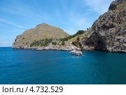 Средиземное море в бухте Са Калобра, Мальорка, Испания (2011 год). Стоковое фото, фотограф Юлия Белоусова / Фотобанк Лори