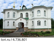 Спасо-Елеазаровский женский монастырь. Настоятельский корпус с домовой церковью Архангела Гавриила. Стоковое фото, фотограф EgleKa / Фотобанк Лори