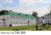 Спасо-Елеазаровский женский монастырь. Старый сестринский корпус (паломническая гостиница) Стоковое фото, фотограф EgleKa / Фотобанк Лори