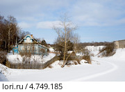 Старый деревенский дом на берегу Ладожки. Старая Ладога (2013 год). Стоковое фото, фотограф Александр Щепин / Фотобанк Лори