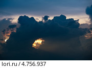 Свет прорывающийся из черной тучи. Стоковое фото, фотограф E. O. / Фотобанк Лори