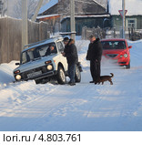 Нива в кювете (2013 год). Редакционное фото, фотограф Анатолий Матвейчук / Фотобанк Лори