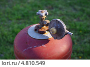 Газовый баллон с редуктором. Стоковое фото, фотограф Anatolii Boida / Фотобанк Лори