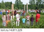 Славянское капище, подготовка к обряду на Ивана Купалу (2013 год). Редакционное фото, фотограф Овчинникова Ирина / Фотобанк Лори