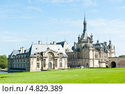 Замок Шантийи в солнечный летний день (Chateau de Chantilly). Франция (2013 год). Стоковое фото, фотограф E. O. / Фотобанк Лори