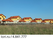 Недавно построенный типовой коттеджный поселок. Стоковое фото, фотограф Игорь Долгов / Фотобанк Лори