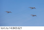 Москва. Парад Победы.Группа тяжелых военно-транспортных самолетов Ил-76 (2013 год). Редакционное фото, фотограф Литвяк Игорь / Фотобанк Лори