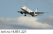 Аэробус A-321, авиакомпания Ural Airlines, бортовой VP-BVP, в полете (2013 год). Редакционное видео, видеограф Mikhail Erguine / Фотобанк Лори