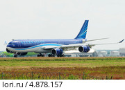 Airbus A340 (бортовой 4K-AZ85) авиакомпании Azerbaijan прибыл в Домодедово (2013 год). Редакционное фото, фотограф Alexei Tavix / Фотобанк Лори