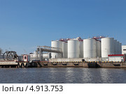 Нефтеналивной терминал на набережной Калининграда. Стоковое фото, фотограф Игорь Долгов / Фотобанк Лори