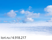 Синее небо с облаками и снег на земле. Стоковое фото, фотограф ElenArt / Фотобанк Лори