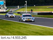 Автомобиль DTM Mercedes AMG C-Coupe участвует в гоночной серии кузовных автомобилей Deutsche Tourenwagen Mastersна трассе "Moscow Raceway" в Подмосковье 3 августа 2013. Редакционное фото, фотограф Николай Винокуров / Фотобанк Лори