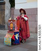 Старый шарманщик (2013 год). Редакционное фото, фотограф Виктор Карасев / Фотобанк Лори