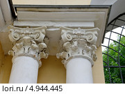 Дом купца Золотарева (1808) в Калуге. Калужский областной краеведческий музей. Фрагмент здания (2013 год). Редакционное фото, фотограф Илюхина Наталья / Фотобанк Лори