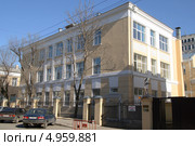 Старый дом в Большом Харитоньевском переулке. Москва (2013 год). Редакционное фото, фотограф Владимир Магит / Фотобанк Лори