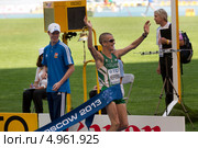 Спортсмен Роберт Хеферман пересекает финишную ленту 14 чемпионата мира по лёгкой атлетике в Москве в ходьбе на 50 километров (2013 год). Редакционное фото, фотограф Николай Винокуров / Фотобанк Лори