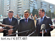 Глава города Тюмени Александр Моор, губернатор Тюменской области Владимир Якушев и генеральный директор ОАО «Мостострой-11» Николай Руссу на открытии новой транспортной развязки по ул.Мельникайте, Тюмень (2013 год). Редакционное фото, фотограф Землянникова Вероника / Фотобанк Лори
