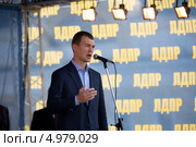 Кандидат в мэры Москвы и депутат Государственной Думы от фракции ЛДПР Михаил Владимирович Дегтярев выступает на митинге 22 августа 2013. Редакционное фото, фотограф Николай Винокуров / Фотобанк Лори