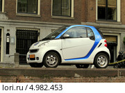 Автомобиль Smart в Амстердаме Голландия (2013 год). Редакционное фото, фотограф Ирина Иванова / Фотобанк Лори