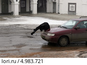 Человек попал в аварию (2008 год). Редакционное фото, фотограф Татьяна Белова / Фотобанк Лори