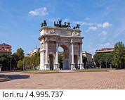 Триумфальная «Арка Мира» (Arco della Pace, XIX в.) в парке Семпионе. Милан, Италия (2013 год). Стоковое фото, фотограф Иван Марчук / Фотобанк Лори