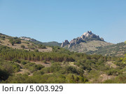 Горная долина и скалистый хребет Сюрюкая на вулкане Карадаг в Крыму (2013 год). Стоковое фото, фотограф Ольга Липунова / Фотобанк Лори