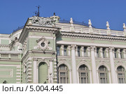 Фрагмент фасада Мариинского театра (2013 год). Редакционное фото, фотограф Татьяна Чепикова / Фотобанк Лори
