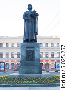 Россия, Ярославль. Памятник основателю города Ярославу Мудрому (2013 год). Редакционное фото, фотограф Литвяк Игорь / Фотобанк Лори