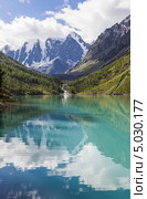 Алтай. Озеро в горах. Вид на вершины "Мечта", "Сказка", "Красавица". Стоковое фото, фотограф Gagara / Фотобанк Лори