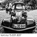 Мотоколяска Messerschmitt KR200. Черно-белый. Стилизация. Крупное зерно (2013 год). Редакционное фото, фотограф Sergey Kohl / Фотобанк Лори