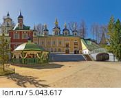В Свято-Успенском Псково-Печерском монастыре. Стоковое фото, фотограф Валентина Троль / Фотобанк Лори