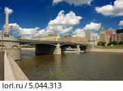Бородиский мост и здание МИДа в Москве (2013 год). Редакционное фото, фотограф Денис Ларкин / Фотобанк Лори