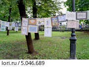 Выставка-продажа картин на Гоголевском бульваре в Москве (2013 год). Редакционное фото, фотограф Илюхина Наталья / Фотобанк Лори