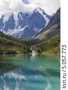Алтай. Озеро в горах. Вид на вершины Мечта, Сказка, Красавица. Стоковое фото, фотограф Gagara / Фотобанк Лори