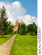 Дорожка в парке к Бойницкому замку. Словакия (2013 год). Стоковое фото, фотограф Сергей Новиков / Фотобанк Лори