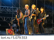 Рок-группа "Скорпионс" на сцене (2006 год). Редакционное фото, фотограф Сергей Тюленев / Фотобанк Лори