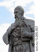 Казань, памятник Кул Гали в парке Тысячелетия (2012 год). Редакционное фото, фотограф A Челмодеев / Фотобанк Лори