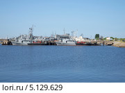 Вид на базу рейдовых тральщиков в Кронштадте (2013 год). Стоковое фото, фотограф Виктор Карасев / Фотобанк Лори