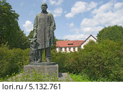 Памятник И.П. Павлову. Павлово. Ленинградская область (2013 год). Редакционное фото, фотограф Александр Щепин / Фотобанк Лори