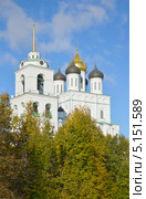 Вид на Троицкий собор со стороны реки Псков осенним днем (2013 год). Стоковое фото, фотограф Виктор Карасев / Фотобанк Лори