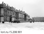 Дворцовая площадь, Ленинград, 1977 год. Стоковое фото, фотограф Вадим Кондратенков / Фотобанк Лори