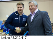 Четырехкратный олимпийский чемпион Алексей Юрьевич Немов и  Президент Гимнастического клуба "Динамо-Москва" Андрей Георгиевич Зудин на открытом мастер-классе, Москва (2013 год). Редакционное фото, фотограф Николай Винокуров / Фотобанк Лори