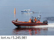 Ходовые испытания маломерных катеров на Международном военно-морском салоне IMDS-2013. Редакционное фото, фотограф Игорь Долгов / Фотобанк Лори