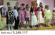 Детишки читают выученные стихи в детском садике (2013 год). Редакционное видео, видеограф Кекяляйнен Андрей / Фотобанк Лори