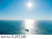 Вид на Атлантический океан с Мыса Рока (Cabo da Roca) - самой западной точки Евразийского континента. Португалия (2013 год). Стоковое фото, фотограф E. O. / Фотобанк Лори