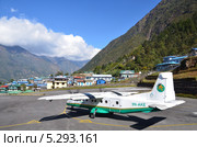 Непал, Лукла, аэропорт в горах. Двухмоторный самолет Dornier 228 (2013 год). Редакционное фото, фотограф Овчинникова Ирина / Фотобанк Лори