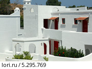 Корпус отеля Lindos Village 4* (Линдос Виллач), остров Родос, Линдос, Греция (2010 год). Редакционное фото, фотограф Ирина Иванова / Фотобанк Лори