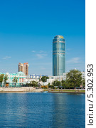 Набережная в Екатеринбурге (2012 год). Редакционное фото, фотограф Валерия Лузина / Фотобанк Лори