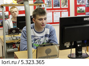Военный призыв 2013 в областном военкомате города Железнодорожный. Редакционное фото, фотограф Дмитрий Неумоин / Фотобанк Лори