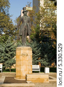 Баку, памятник поэту Александру Сергеевичу Пушкину (2013 год). Редакционное фото, фотограф Татьяна Юни / Фотобанк Лори